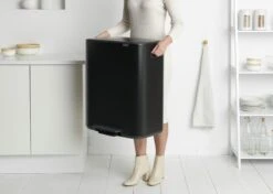Brabantia Bo Pedaalemmer 60 Liter Matt Black 12 Brabantia Bo Pedaalemmer 60 Liter Matt Black -Tuinmeubelen & Barbecue Winkel Bo Pedal Bin 60L Matt Black 8710755211362 Brabantia 300dpi 7103x5074px 6 NR 17068 1