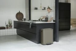 Brabantia Bo Pedaalemmer 60 Liter Platinum -Tuinmeubelen & Barbecue Winkel Bo Pedal Bin 60L Platinum 8710755211409 Brabantia 300dpi 5760x3840px 6 NR 17149