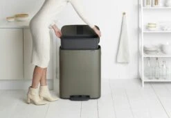 Brabantia Bo Pedaalemmer 60 Liter Platinum -Tuinmeubelen & Barbecue Winkel Bo Pedal Bin 60L Platinum 8710755211409 Brabantia 300dpi 6874x4742px 6 NR 17074