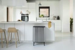 Brabantia Bo Touch Bin Hi 60 Liter Matt Steel Fingerprintproof -Tuinmeubelen & Barbecue Winkel Bo Touch Bin Hi 60L Matt Steel Fingerprint Proof 8710755130267 Brabantia 300dpi 6720x4480px 6 NR 14859