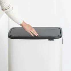 Brabantia Bo Touch Bin Hi 60 Liter White -Tuinmeubelen & Barbecue Winkel Bo Touch Bin Hi 60L White 8710755130205 Brabantia 300dpi 1590x1590px 6 NR 14833