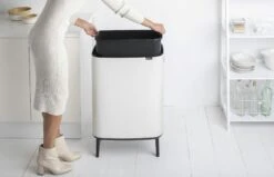 Brabantia Bo Touch Bin Hi 60 Liter White -Tuinmeubelen & Barbecue Winkel Bo Touch Bin Hi 60L White 8710755130205 Brabantia 300dpi 6470x4177px 6 NR 14825