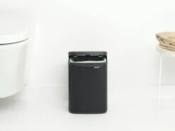 Brabantia Bo Touch Bin 4 Liter Met Kunststof Binnenemmer Matt Black -Tuinmeubelen & Barbecue Winkel Bo Waste Bin 4L Matt Black 8710755222481 Brabantia 300dpi 3912x2934px 6 NR 30300