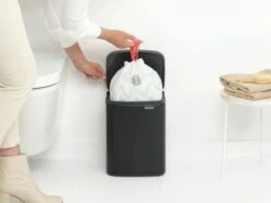 Brabantia Bo Touch Bin 7 Liter Met Kunststof Binnenemmer Matt Black -Tuinmeubelen & Barbecue Winkel Bo Waste Bin 7L Matt Black 8710755222900 Brabantia 300dpi 4810x3608px 6 NR 30334