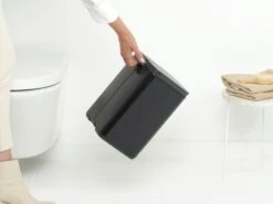 Brabantia Bo Touch Bin 7 Liter Met Kunststof Binnenemmer Matt Black -Tuinmeubelen & Barbecue Winkel Bo Waste Bin 7L Matt Black 8710755222900 Brabantia 300dpi 4810x3608px 6 NR 30335