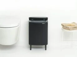 Brabantia Bo Hi Afvalemmer 12 Liter Matt Black -Tuinmeubelen & Barbecue Winkel Bo Waste Bin Hi 12L Matt Black 8710755227226 Brabantia 300dpi 5180x3885px 6 NR 30461