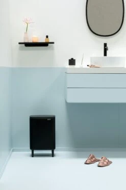 Brabantia Bo Hi Afvalemmer 12 Liter Matt Black -Tuinmeubelen & Barbecue Winkel Bo Waste Bin Hi 12L Matt Black 8710755227226 Brabantia 96dpi 4480x6720px 6 NR 30576