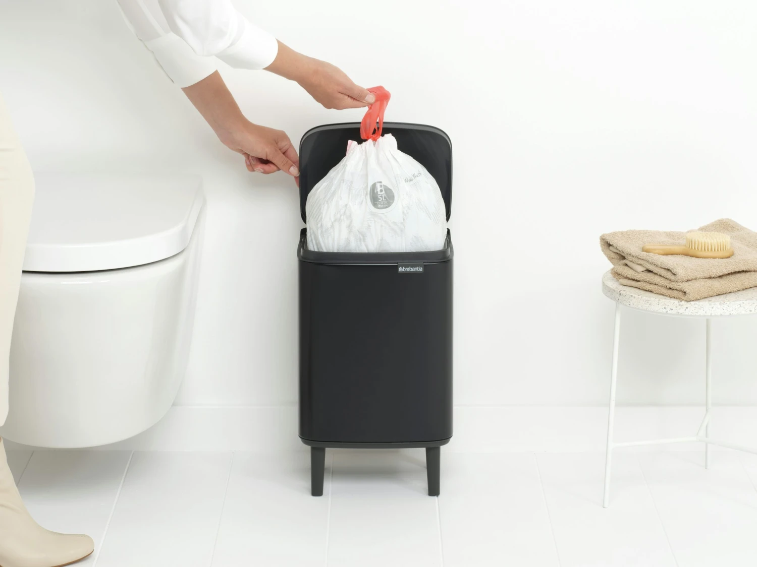 Brabantia Bo Hi Afvalemmer 7 Liter Matt Black 9 Brabantia Bo Hi Afvalemmer 7 Liter Matt Black - Afbeelding 9