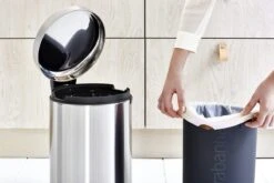 Brabantia Pedaalemmer Newlcon 12 Liter Matt Steel Fingerprint Proof -Tuinmeubelen & Barbecue Winkel NewIcon Pedal Bin 12L Matt Steel Fingerprint Proof 8710755112041 Brabantia 5596x3731px 6 NR 10833