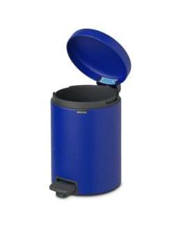 Brabantia Pedaalemmer Newlcon 5 Liter Mineral Powerful Blue -Tuinmeubelen & Barbecue Winkel NewIcon Pedal Bin 5L Mineral Powerful Blue 8710755206849 Brabantia 72dpi 4000x5500px 6 NR 26621