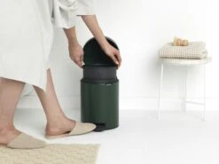 Brabantia Pedaalemmer NewIcon 5 Liter Pine Green -Tuinmeubelen & Barbecue Winkel Pedal Bin newIcon 5L Pine Green 8710755304026 Brabantia 300dpi 6478x4860px 6 NR 20783