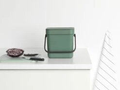 Brabantia Sort & Go Afvalemmer 6 Liter Fir Green -Tuinmeubelen & Barbecue Winkel Sort Go Waste Bin 3L Fir Green 8710755129865 Brabantia 300dpi 5826x4369px 6 NR 21380