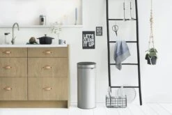 Brabantia Touch Bin 30 Liter Metallic Grey -Tuinmeubelen & Barbecue Winkel Touch Bin New 30L Metallic Grey 8710755115387 Brabantia 300dpi 5760x3840px 6 NR 13400